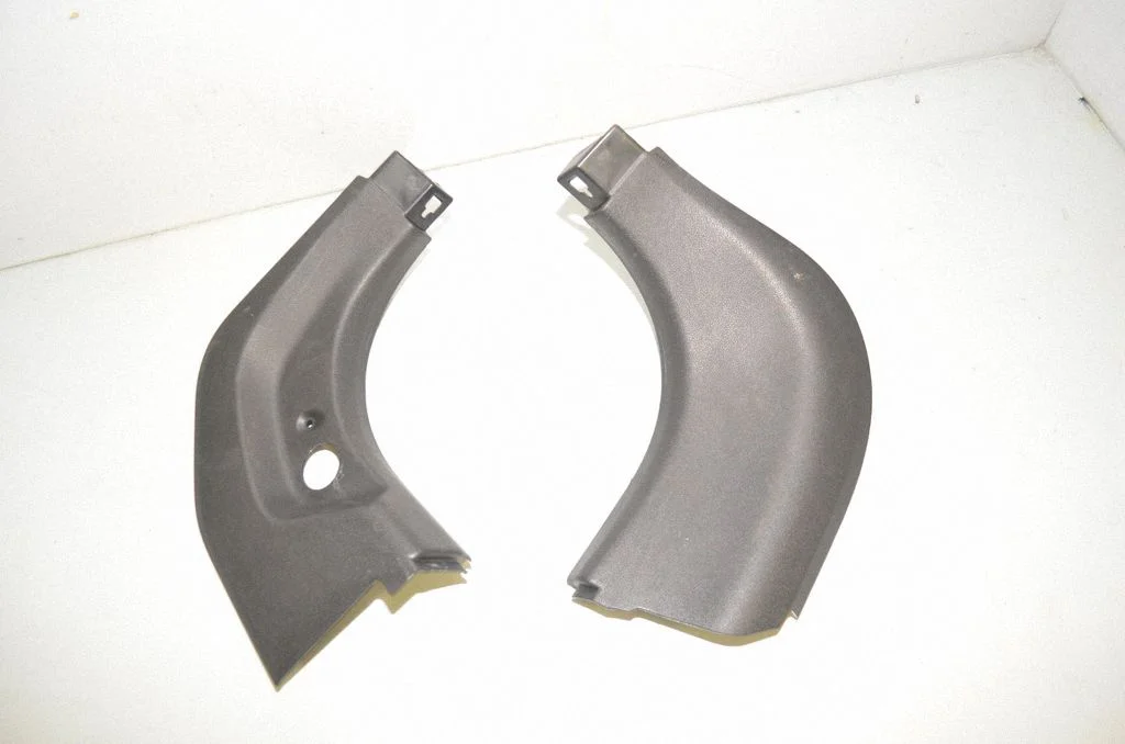Front sill trim cover 7375731