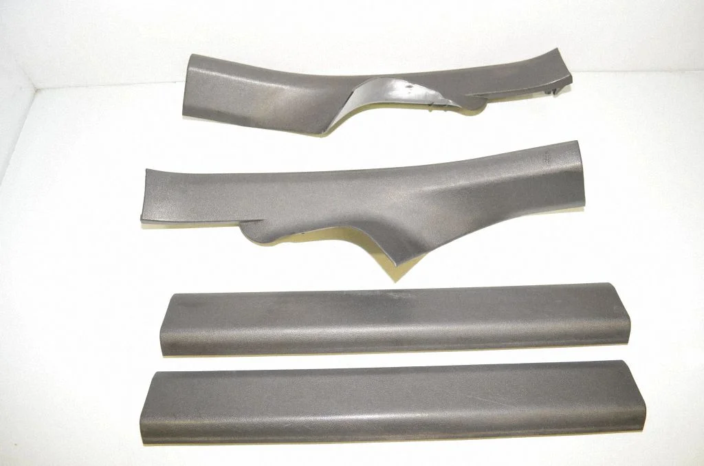 Front sill trim cover 7375729