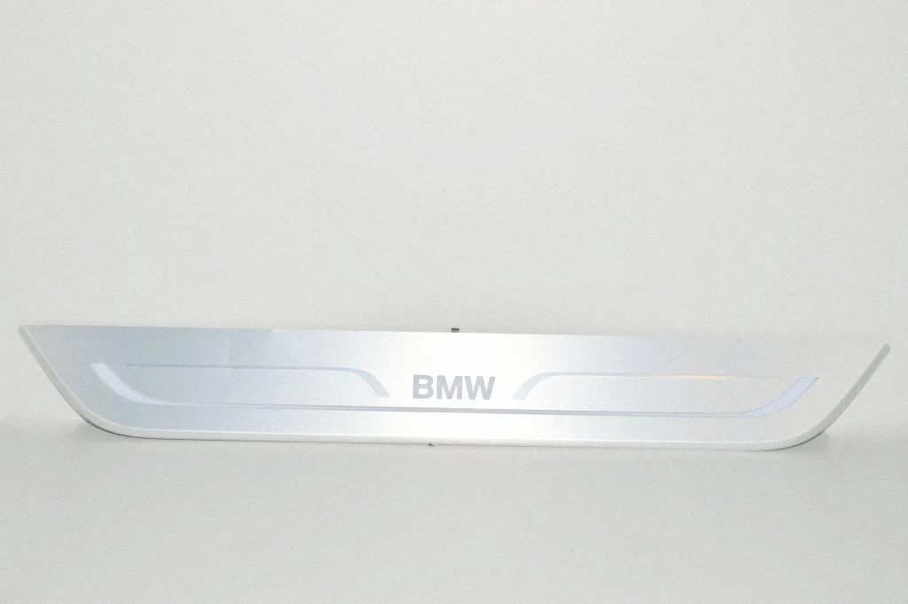 Front sill trim cover – front left