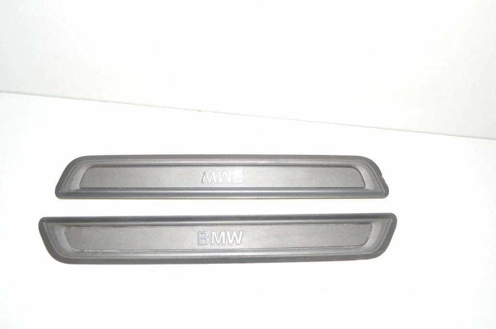 Front sill trim cover 7407377