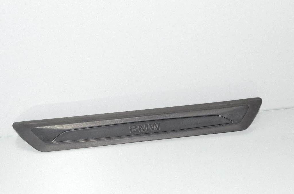 Front sill trim cover 7263315