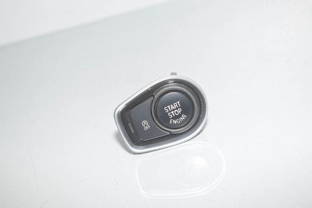 Automobilio užvedimo jungtukas