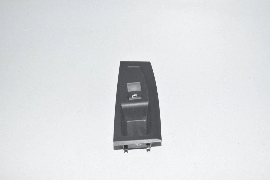 Electric window control switch 9208107