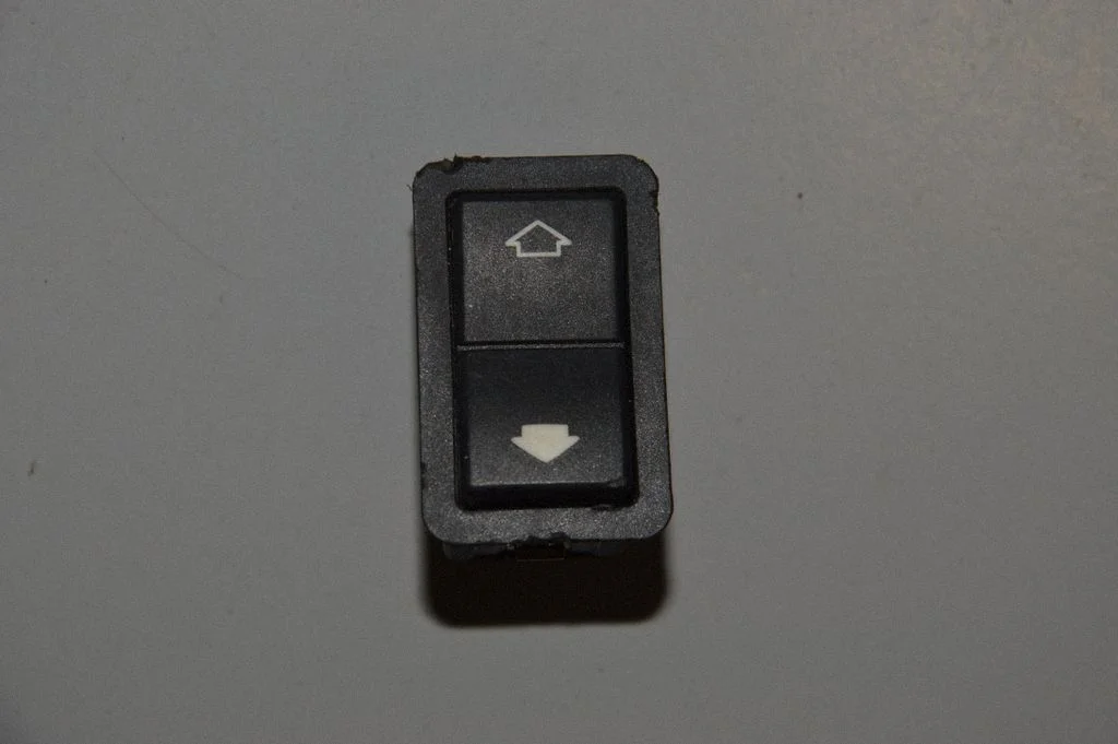 Elektriaknate lüliti 8368974