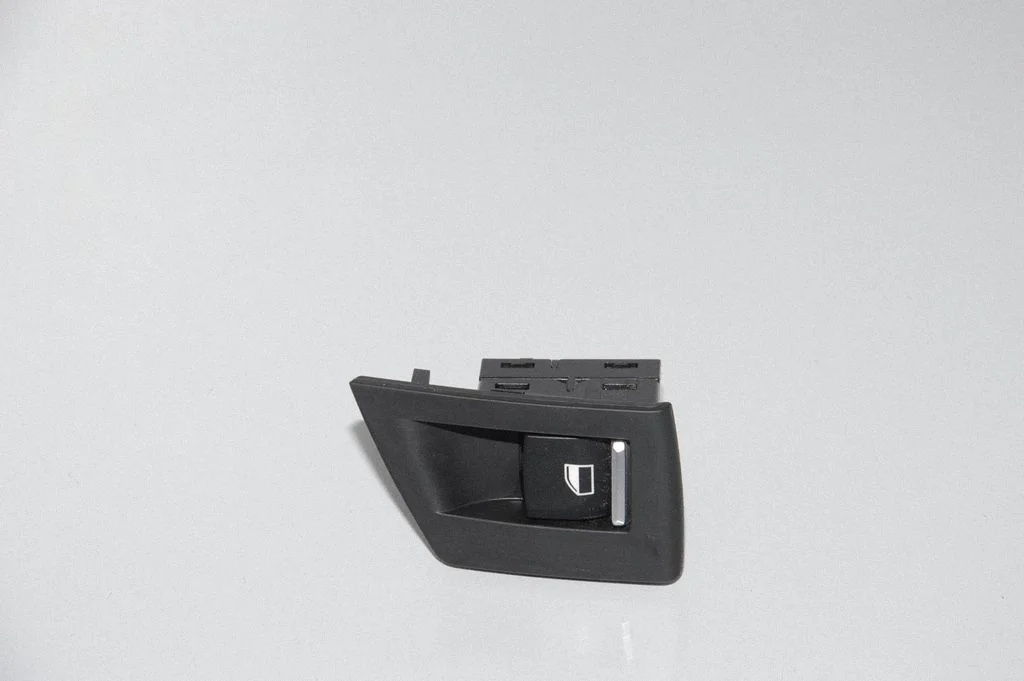 Electric window control switch 9241949