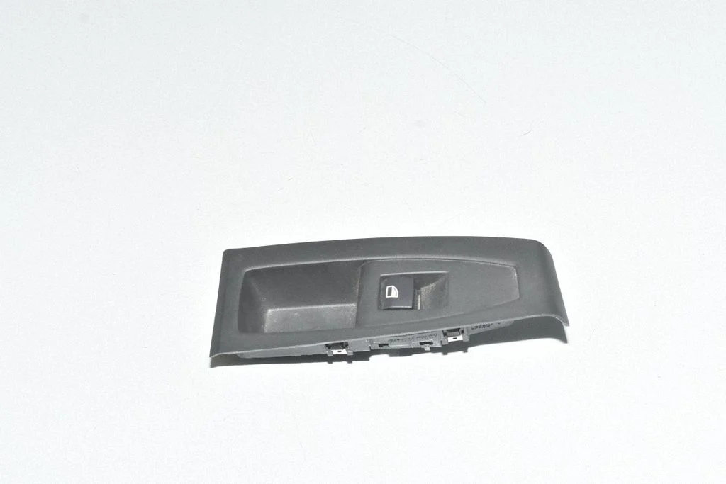 Electric window control switch – BMW 2 Series F46 (2015-)