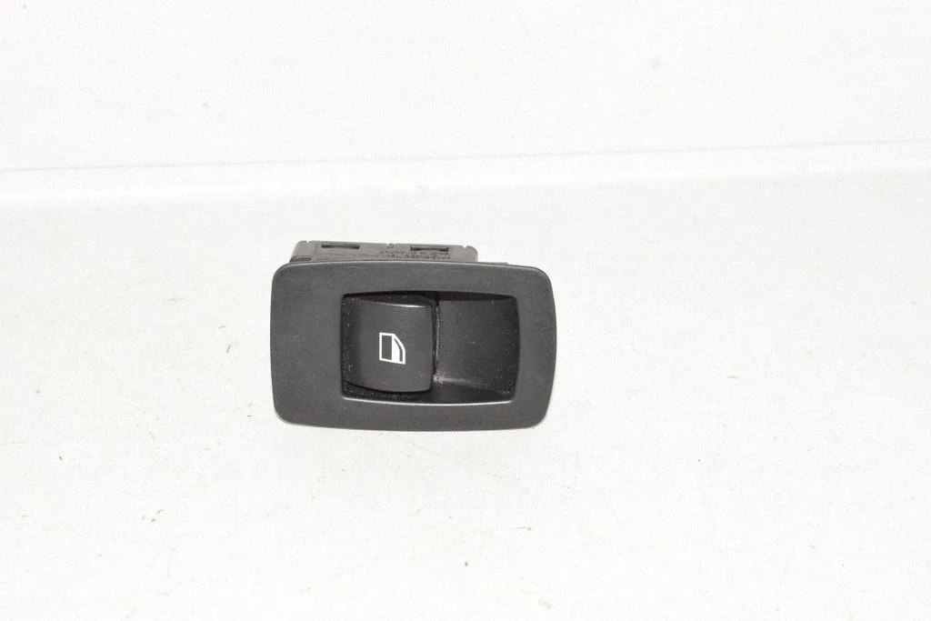 Electric window control switch 6945874