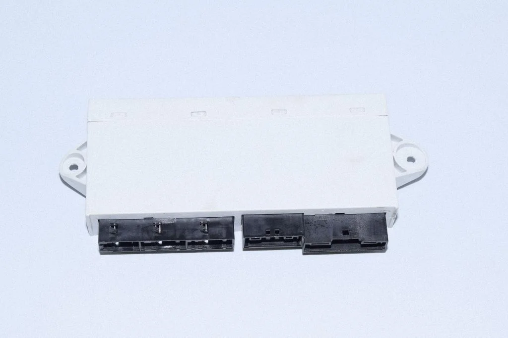 Durvju elektronikas vadības bloks – priekšējā labā