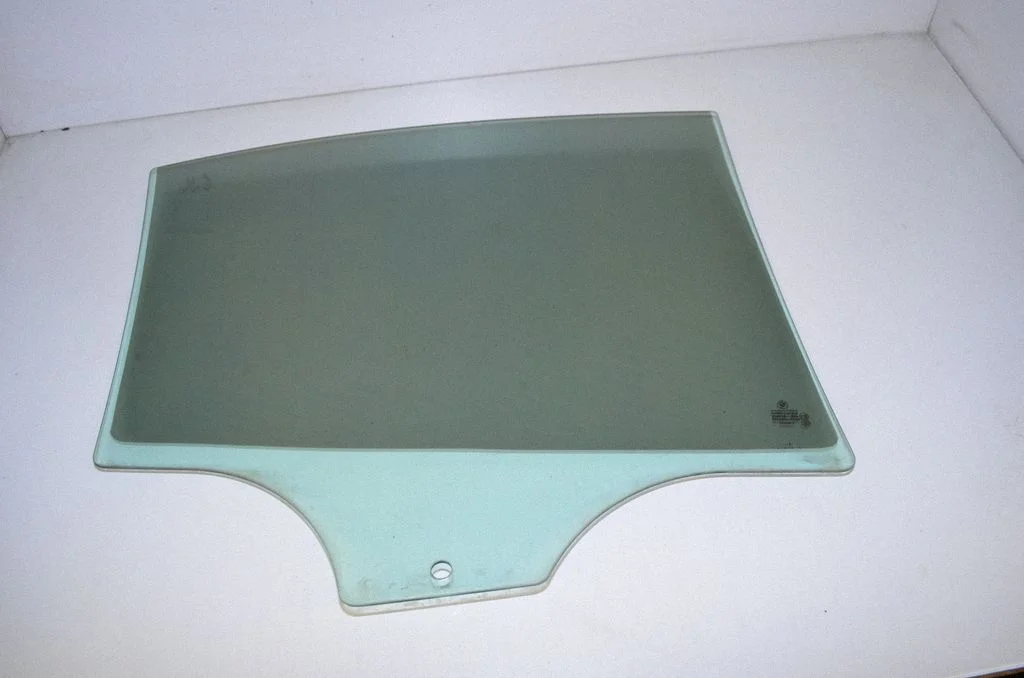 Rear door window glass 7182091