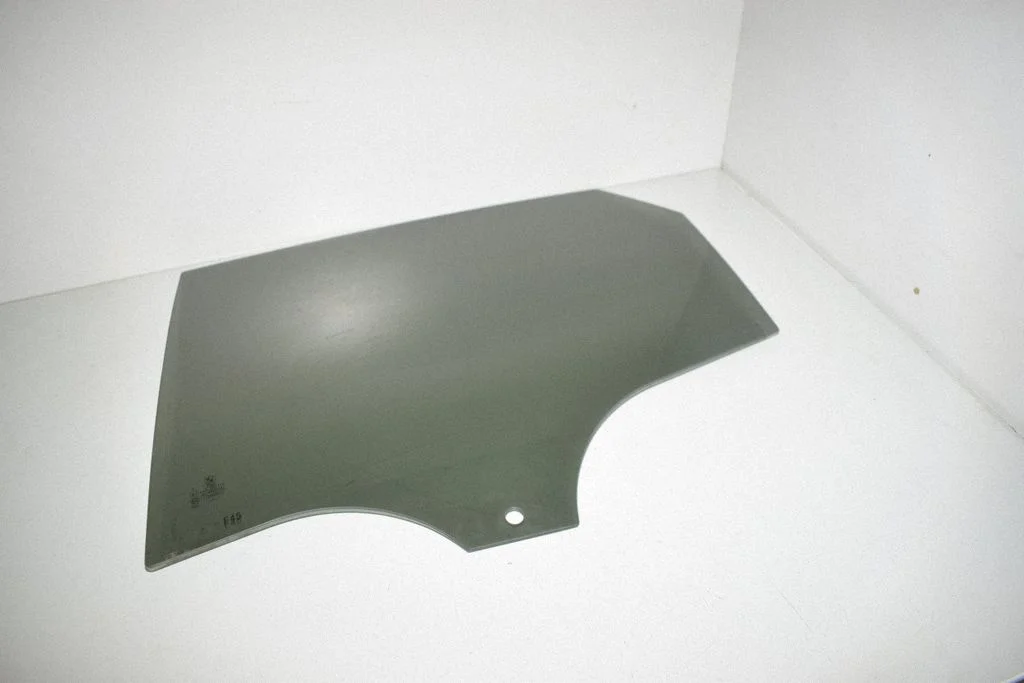 Rear door window glass 7374681