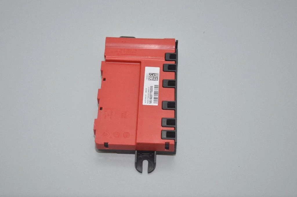 Pliusinių laidų jungimo mazgas