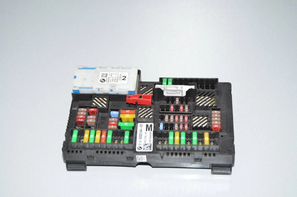 Fuse box set 9393144