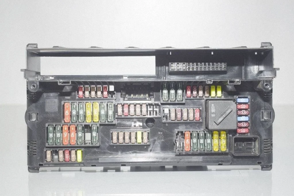 Fuse box set 9234421