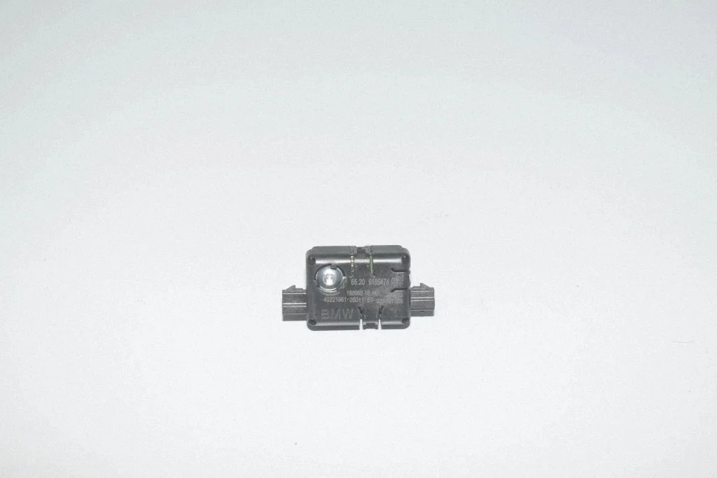 Aerial antenna amplifier – BMW 5 Series F10 F11 (2009-2016)