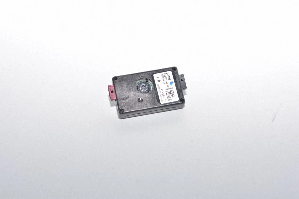 Aerial antenna amplifier – BMW 3 Series F30 F35 F31 (2012-2018)