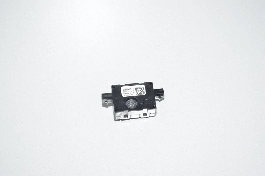 Aerial antenna amplifier – BMW 7 Series G11 G12 (2015-2022)