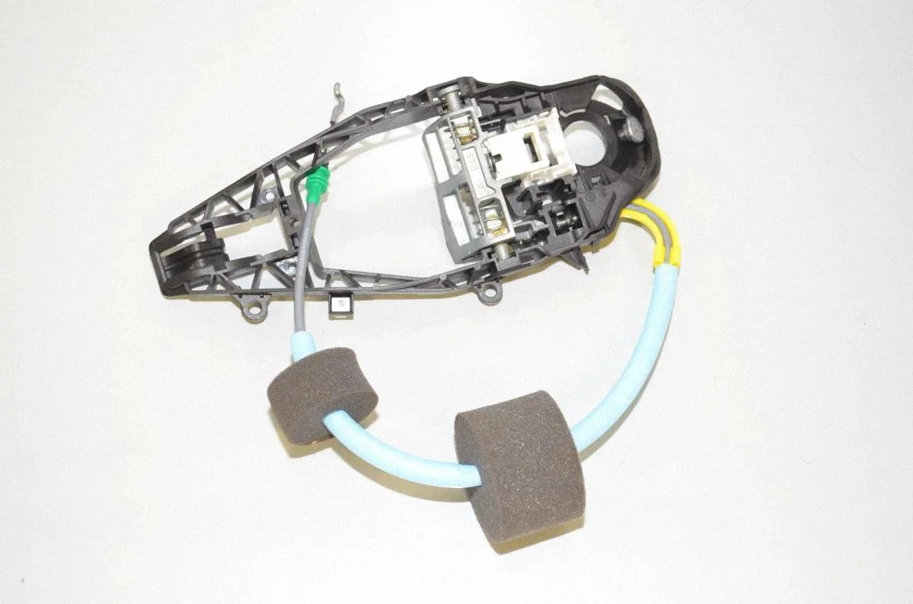 Front door exterior handle/bracket 9881778