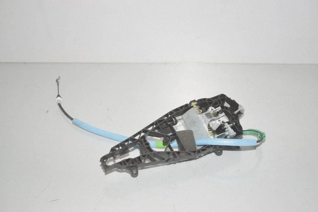 Wspornik klamki zewnętrznej drzwi tylnych – BMW X1 F48 F49 (2015-2022)