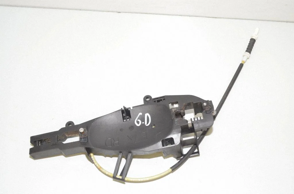 Rear door exterior handle/bracket 7137054