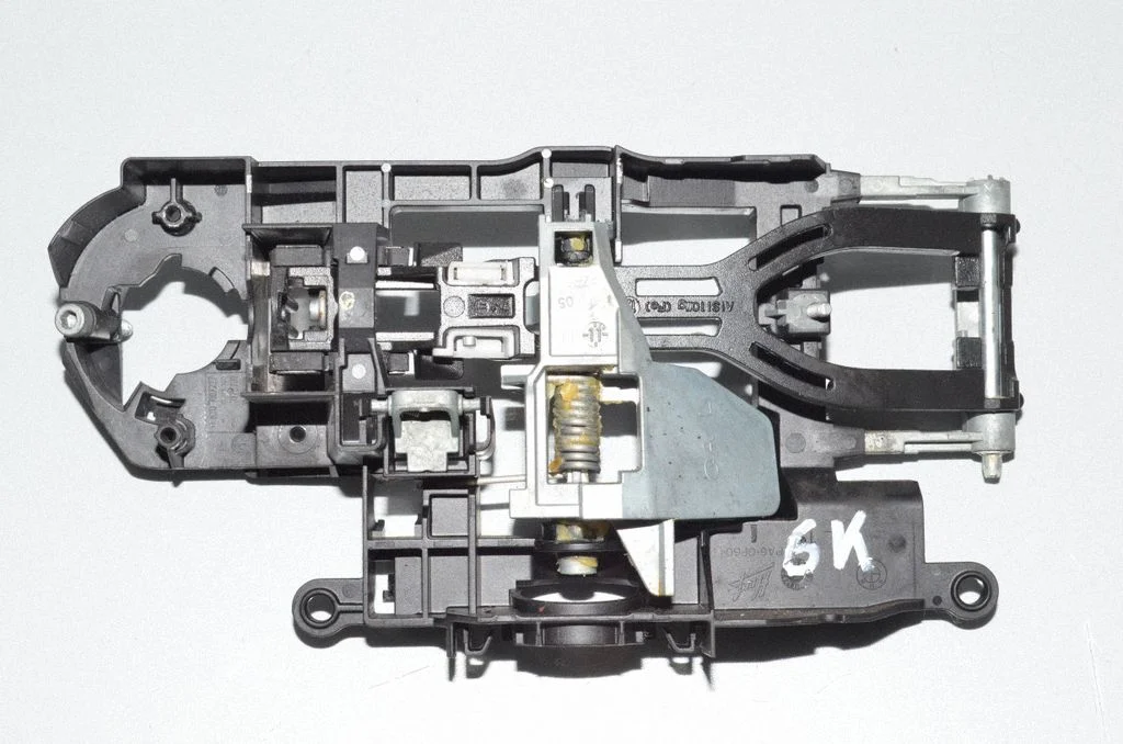 Rear door exterior handle/bracket X3718722711