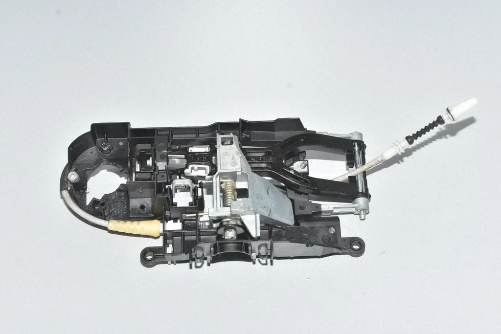 Rear door exterior handle/bracket