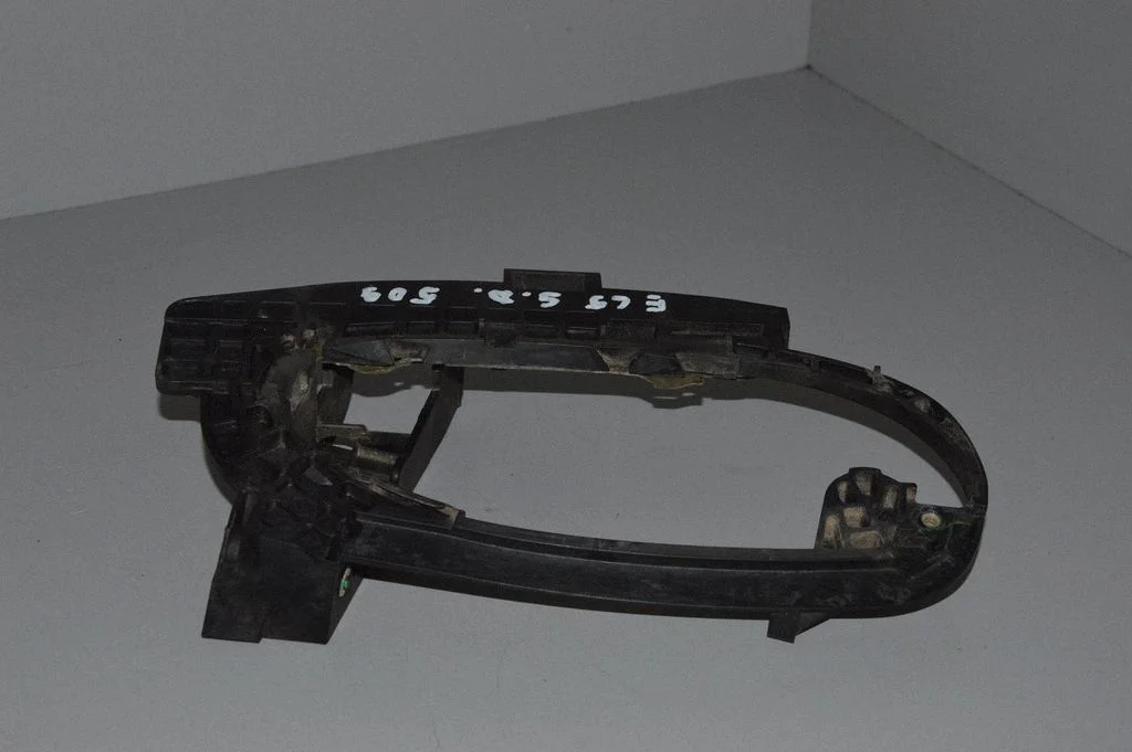 Rear door exterior handle/bracket – BMW 7 Series E65 E66 (2001-2008)