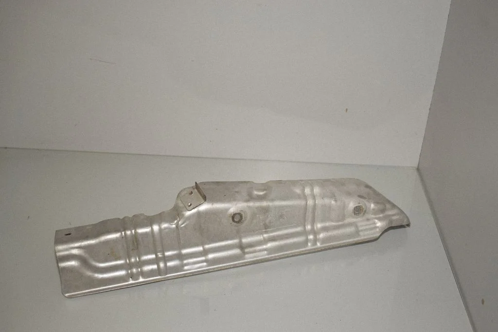 Heat shield in engine bay 8511809