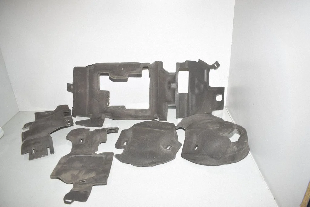 Heat shield in engine bay 8601199