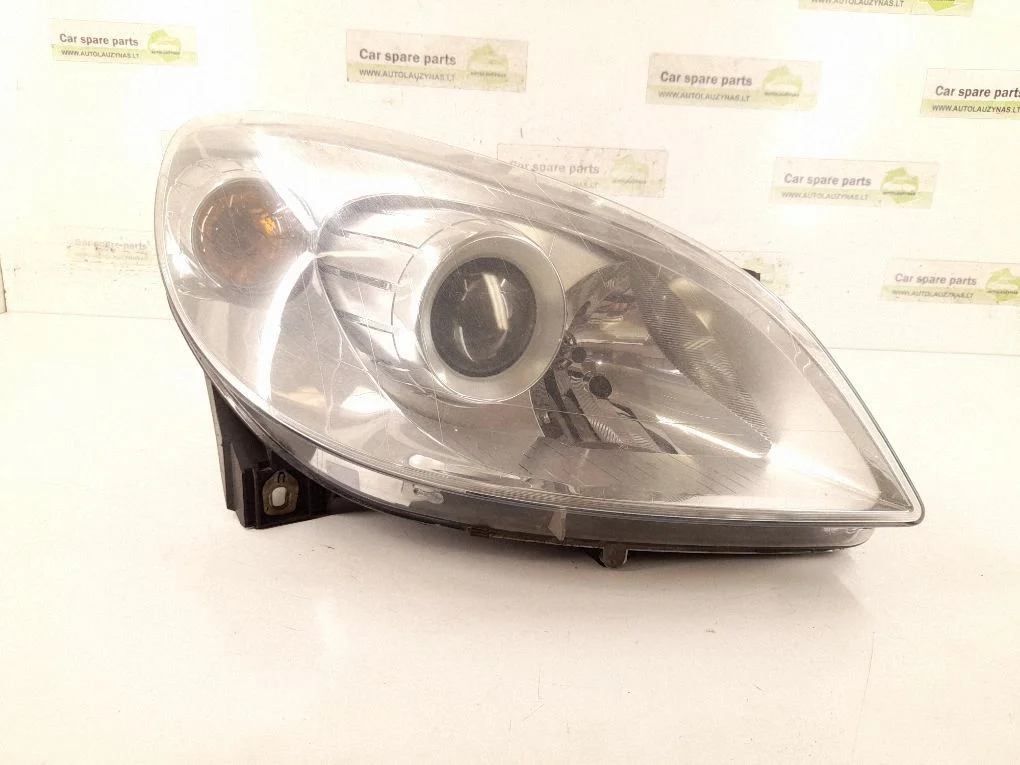 Headlight/headlamp – right