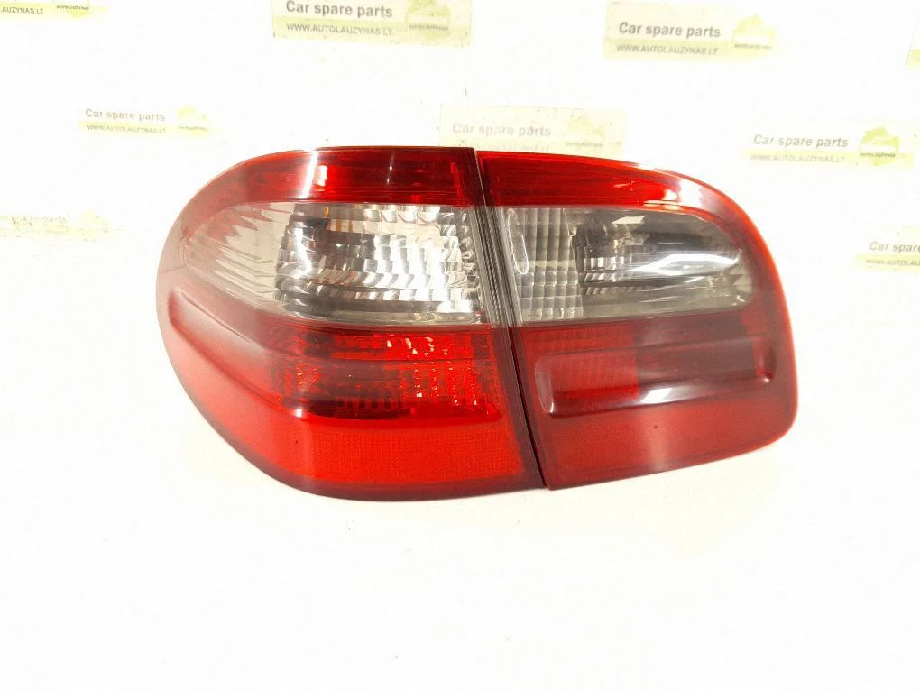 Lampa tylna w błotniku 2118201164