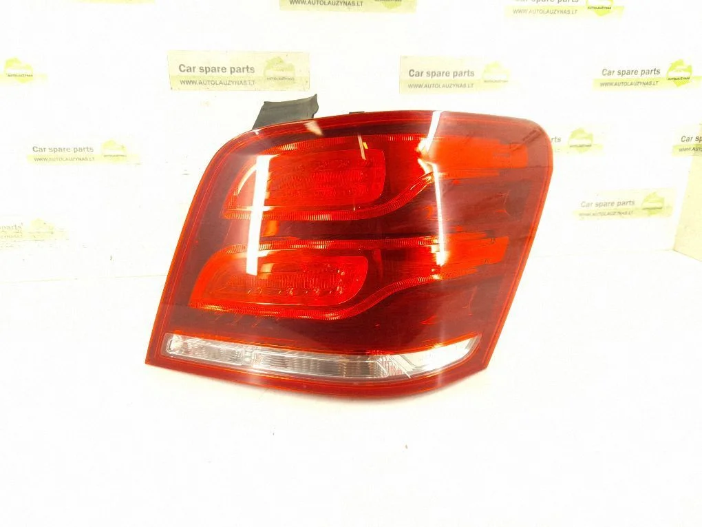 Lampa tylna w błotniku 2049065903