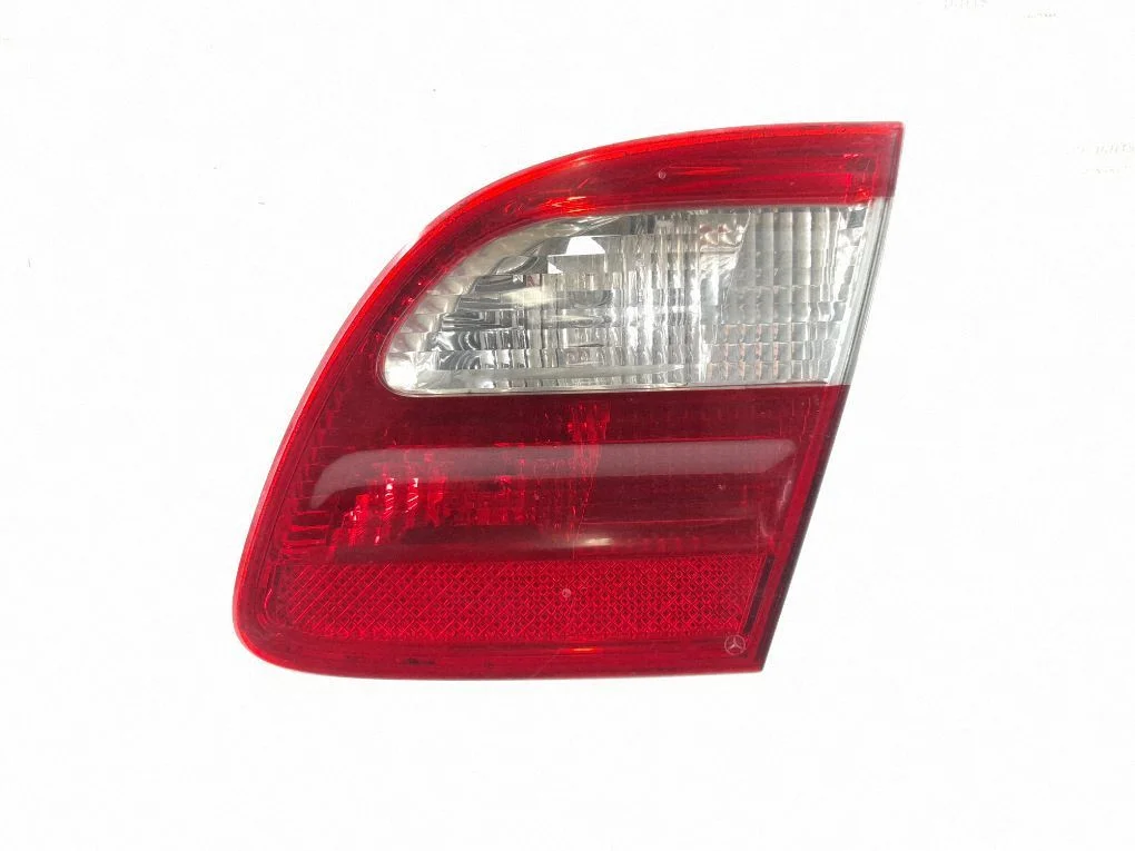 Lampa tylna w klapie – prawa