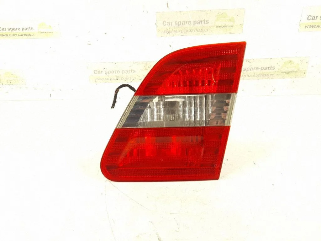 Tailgate rear/tail lights – right