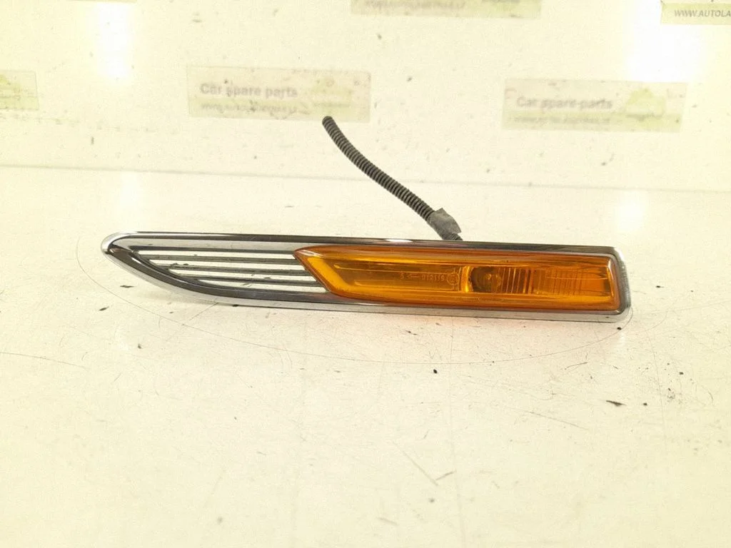 Front fender indicator light 7S7113K354BD