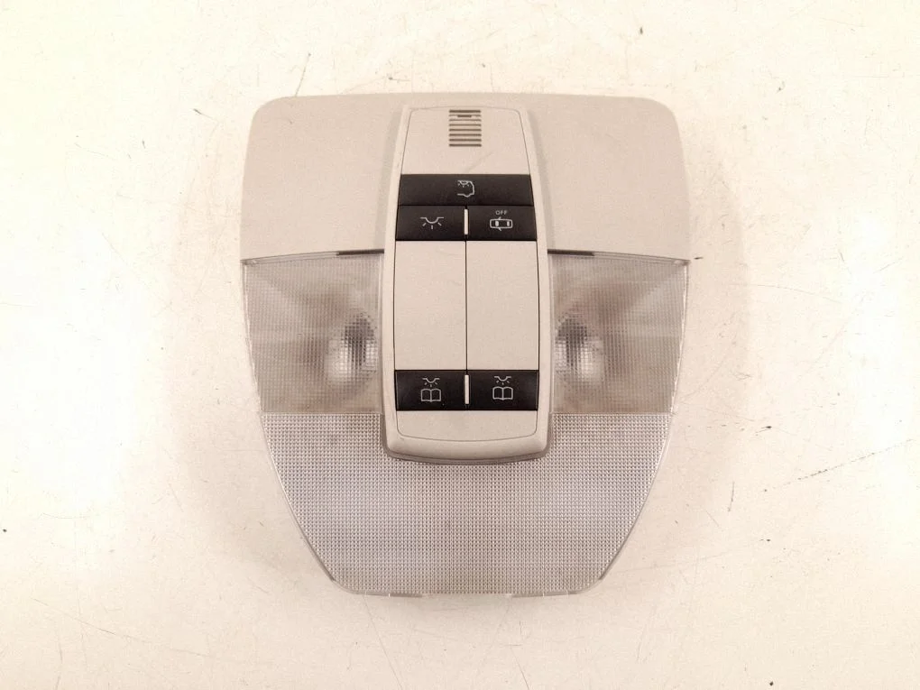 Esiistmete valgustustuli – Mercedes-Benz B-klass W245 (2005-2011)