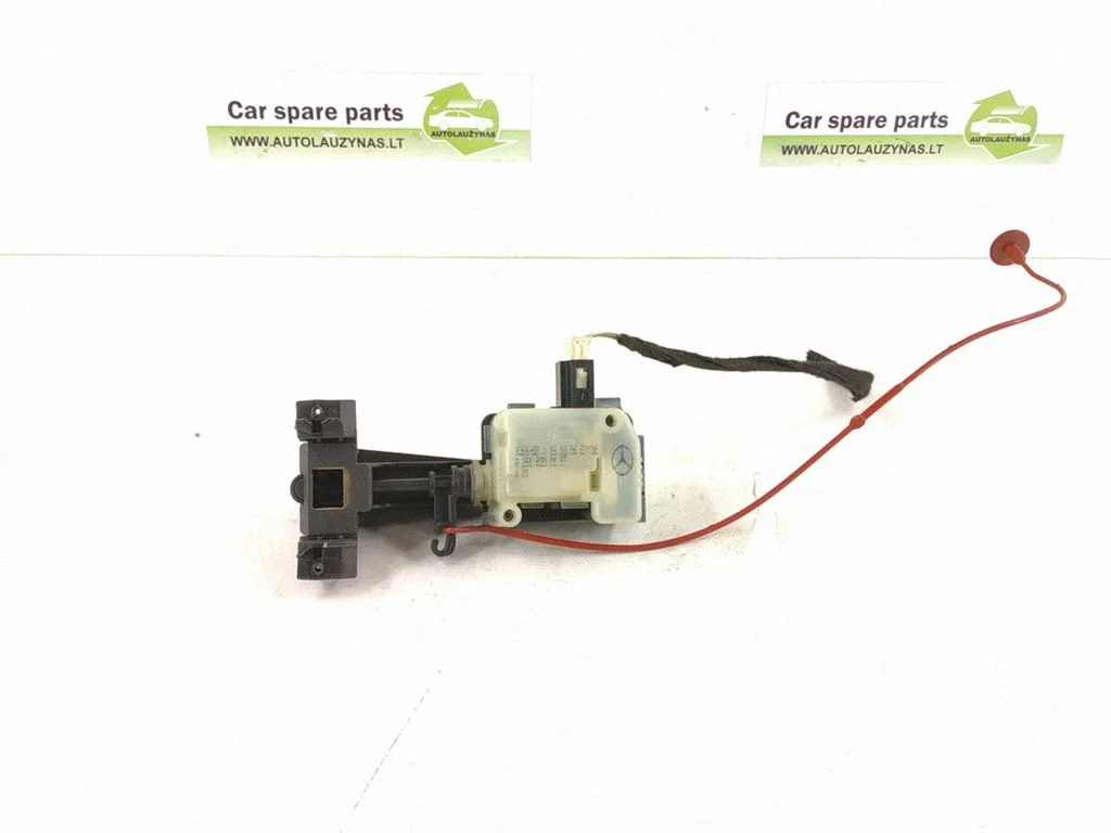 Fuel tank cap lock – Mercedes-Benz ML-Class W164 (2005-2011)