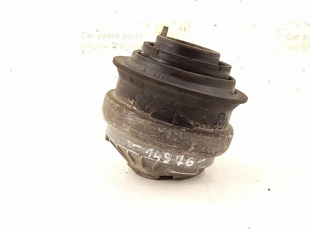 Engine mount bracket 2022402617