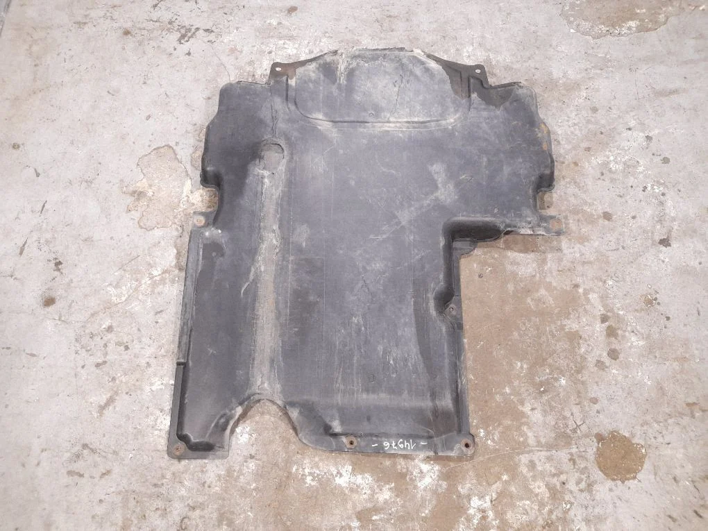 Engine splash shield/under tray 2035201323