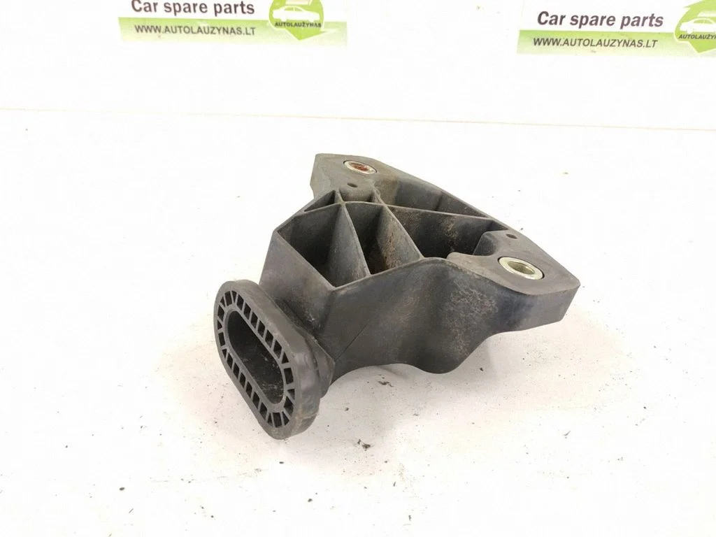 Rear bumper mounting bracket – left
