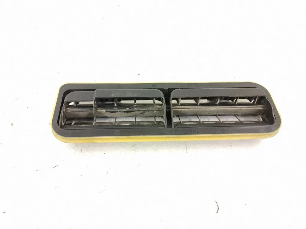 Quarter panel pressure vent – Mercedes-Benz E-Class W212 (2009-2016)