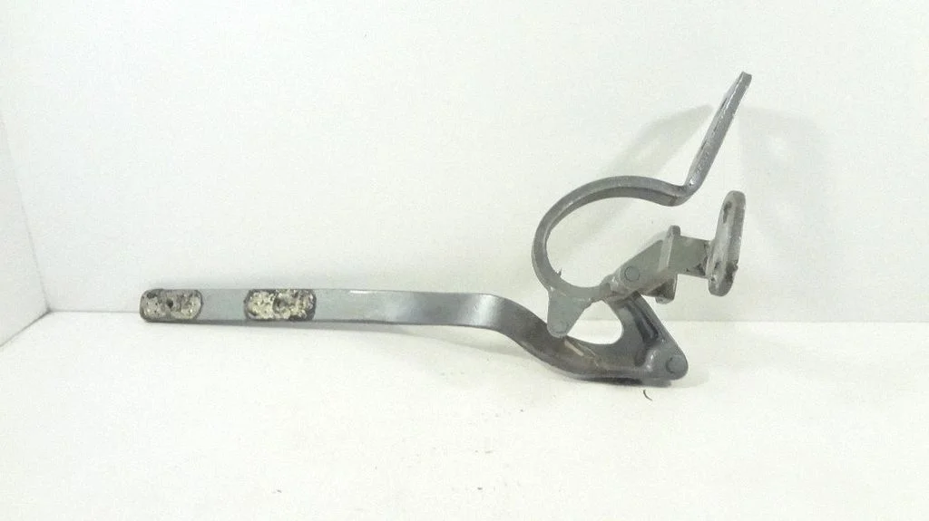 Tailgate/trunk/boot hinge 7L5827301B