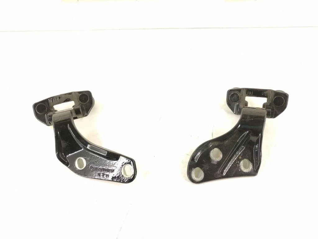 Tailgate/trunk/boot hinge A1647400137