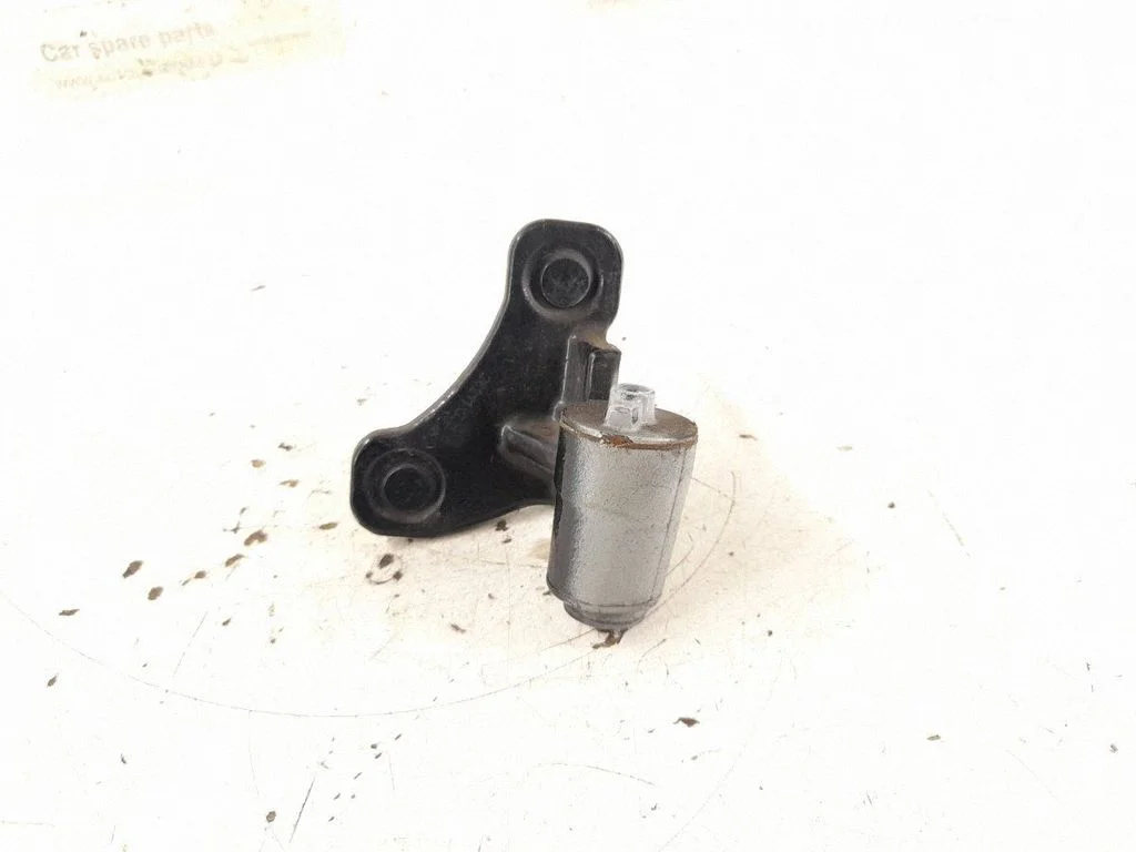 Front door upper hinge 2047201637