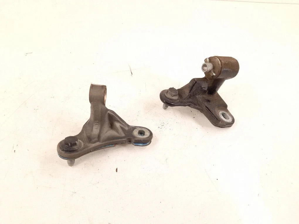 Esiukse ülemine hing 1697200237 – Mercedes-Benz B-klass W245 (2005-2011)