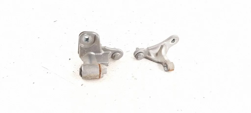 Esiukse ülemine hing 1697200237 – Mercedes-Benz A-klass W169 (2004-2012)