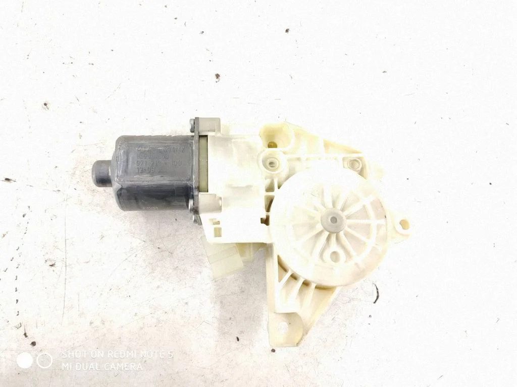 Front door window regulator motor 2048200142