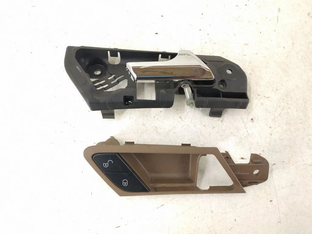 Esiukse sisemine käepide A1647600661