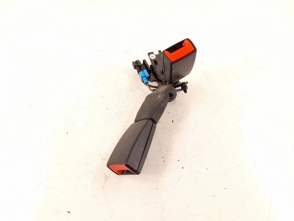 Middle seatbelt buckle (rear) 2138600669