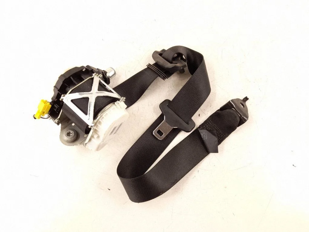 Rear seatbelt 1648602385