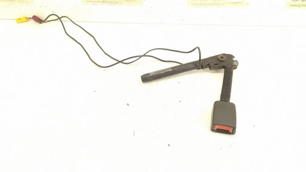 Front seatbelt buckle 3M51-R61209